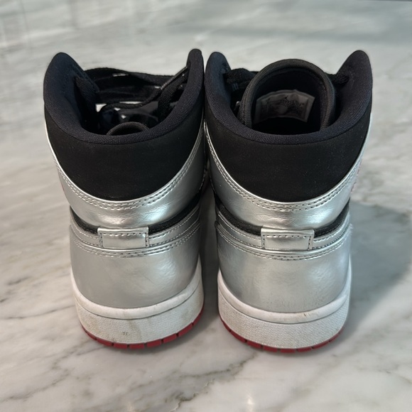 Nike Jordan 1 Mid - Picture 3 of 10